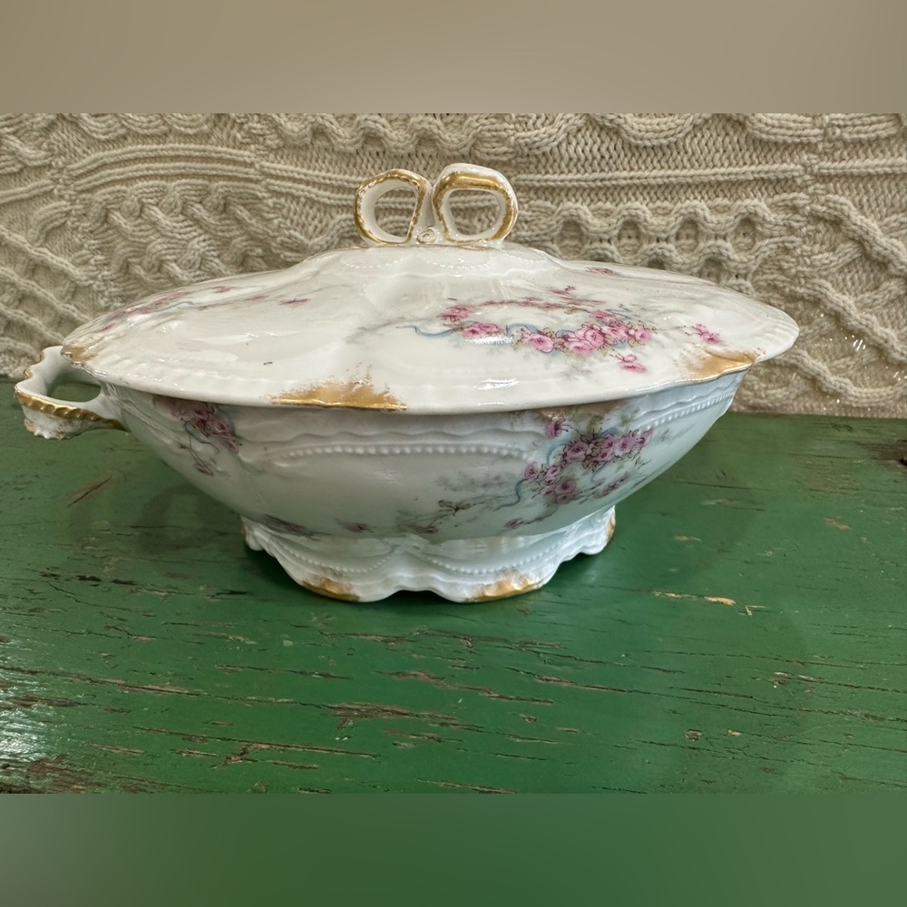 Antique Haviland Limoge Tureen with bow accent Lid